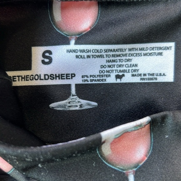 Goldsheep Leggings Black Wine Glass Workout Leggings Size Small Cropped Rosé - Picture 3 of 9